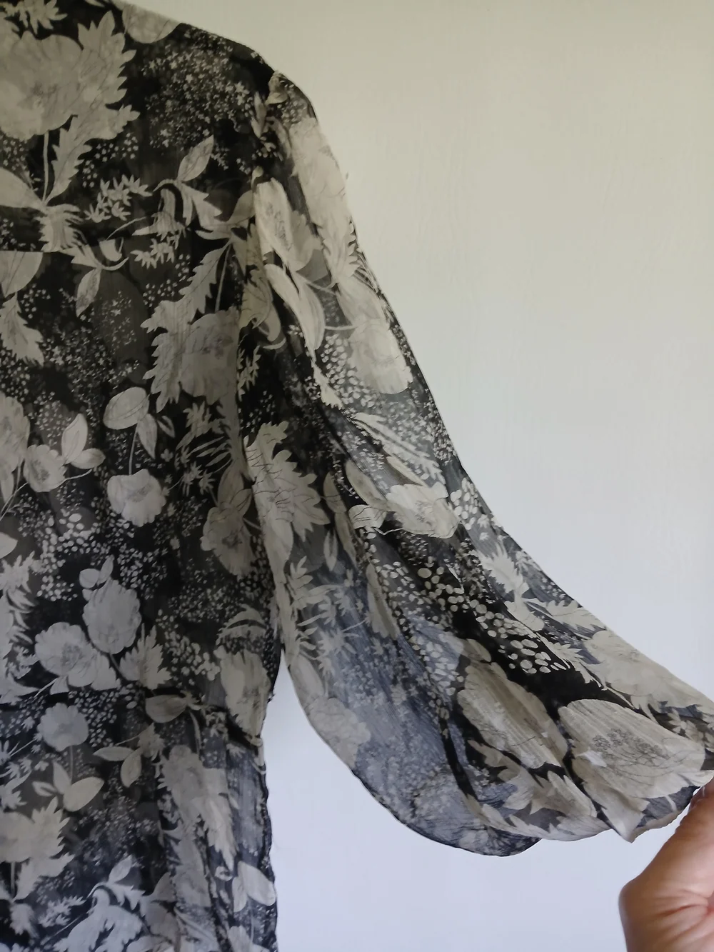 Sheer Black & White Floral Button-Up Blouse 100% Silk SzM Puff Sleeve